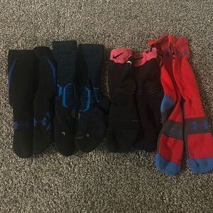 Four pairs f basketball socks